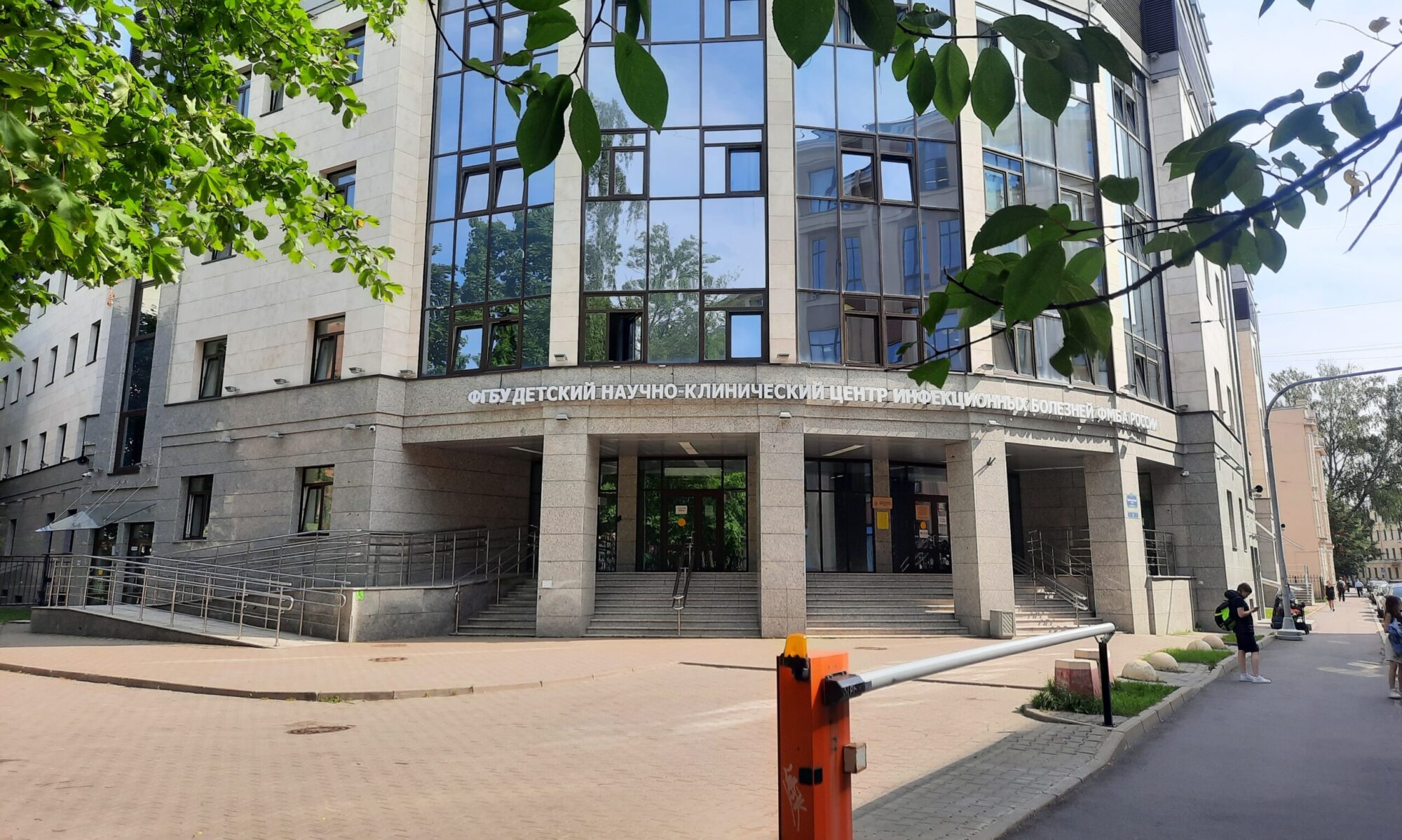 Инфекционист